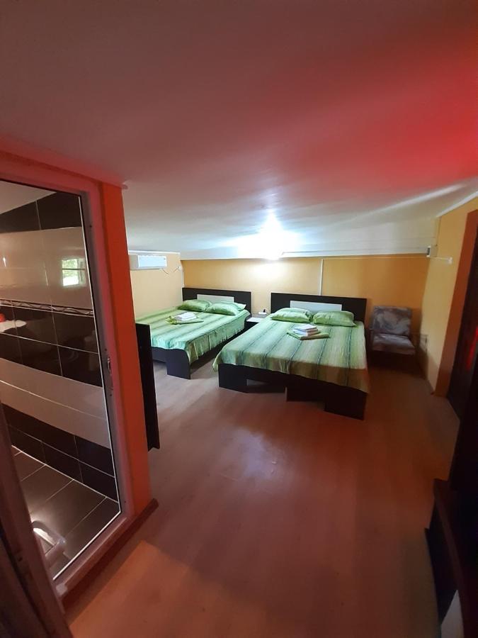 Cameră cu 2 paturi queen-size