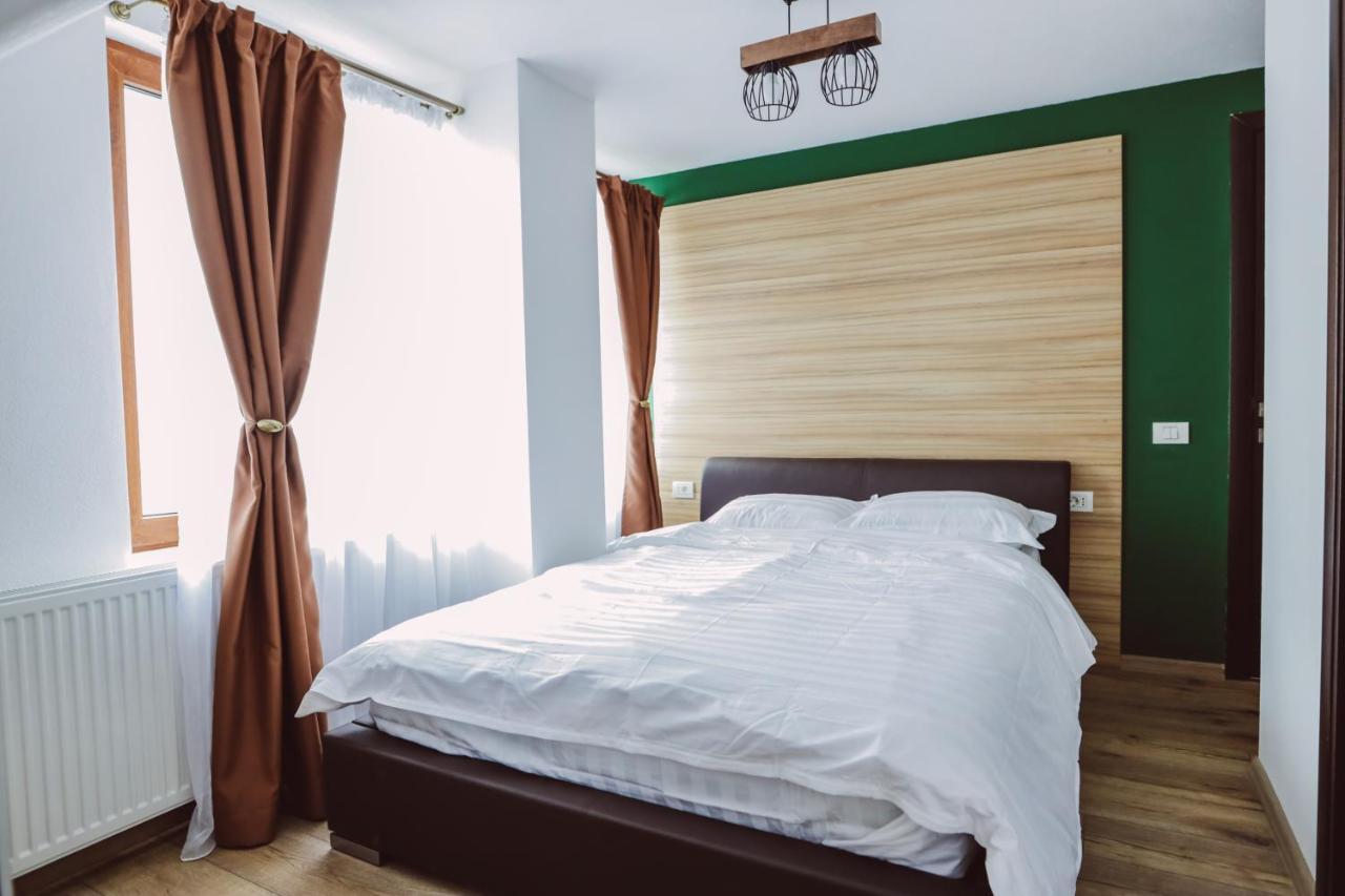 Double Room with Mountain View,1038418777:JPEG