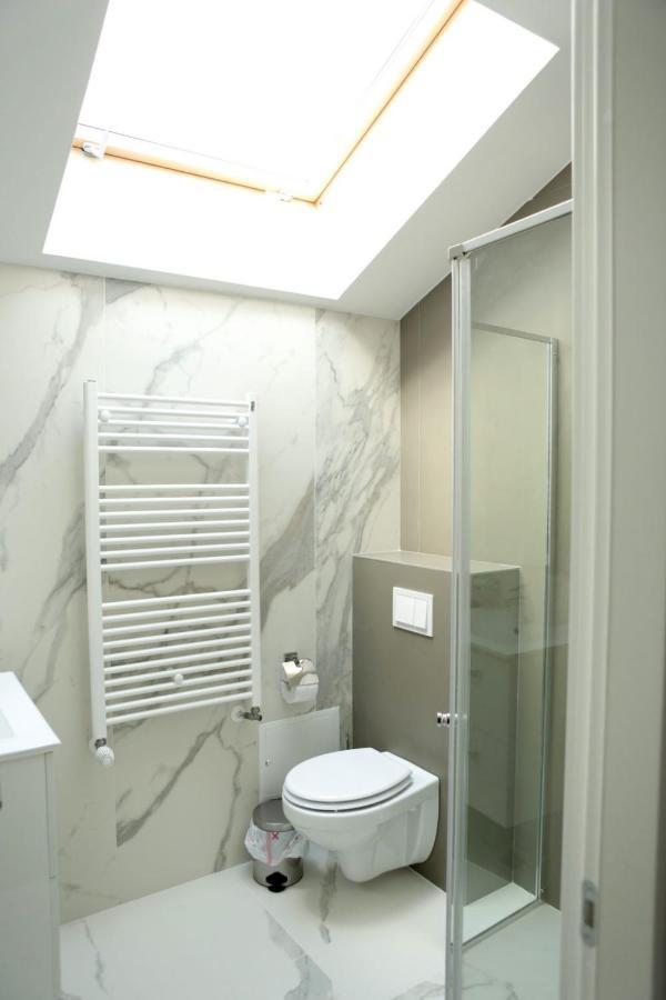 King Room with Balcony,1239037360:JPEG