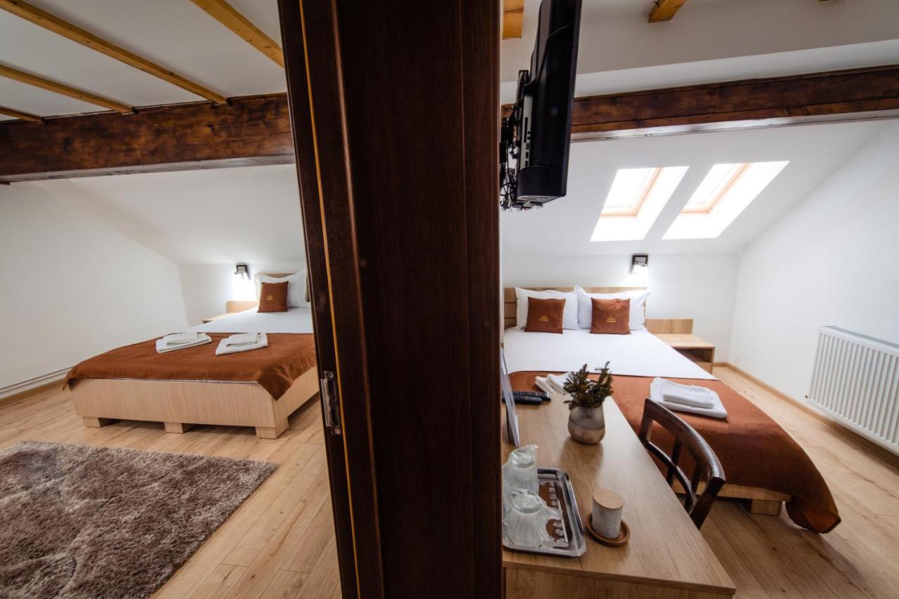 Deluxe Suite,1075082227:JPEG