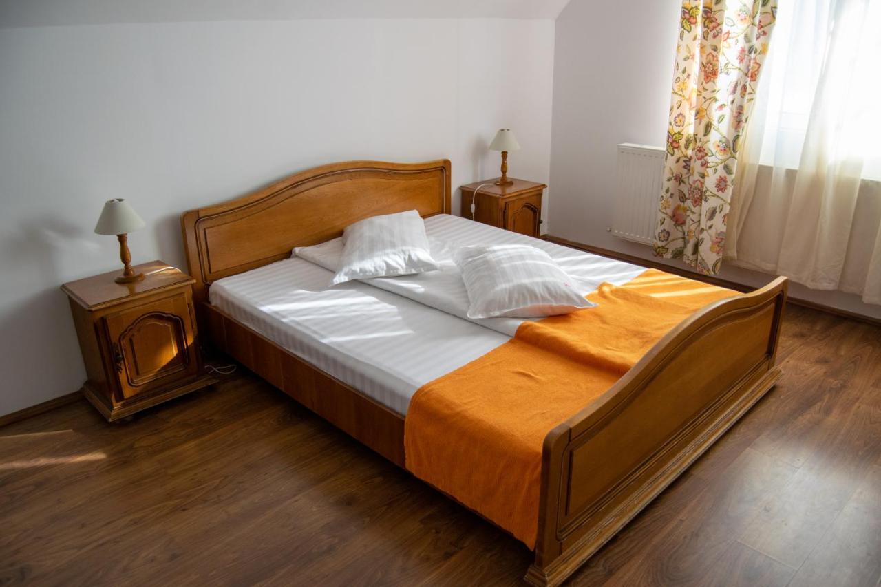 Suite,1076959408:JPEG