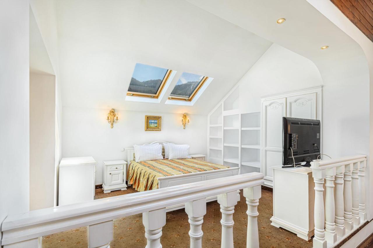 Deluxe Suite with Spa Access and Balcony,1103307735:JPEG