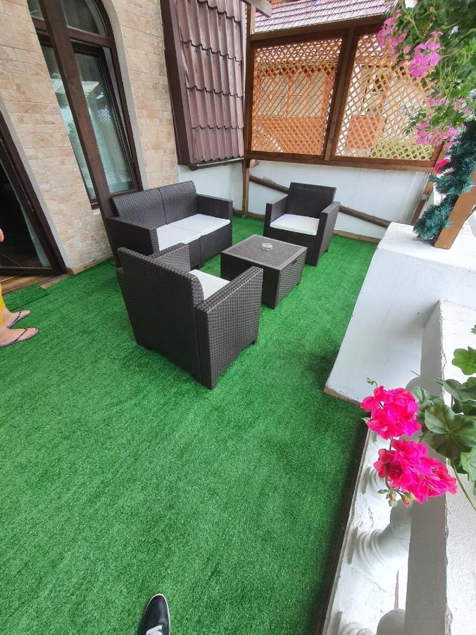 Family Room with Terrace,1120871622:JPEG