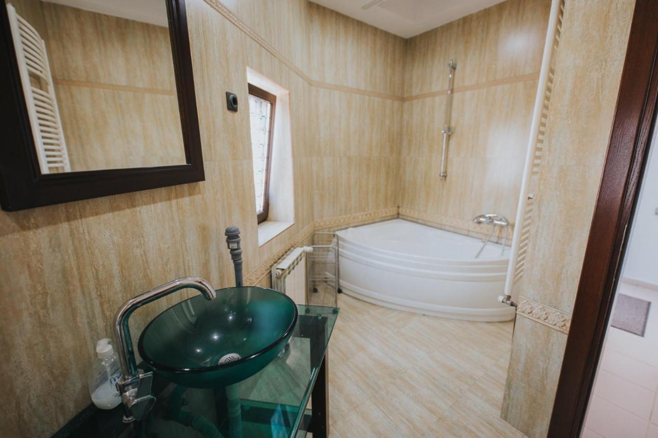 Two-Bedroom Apartment,1124063169:JPEG