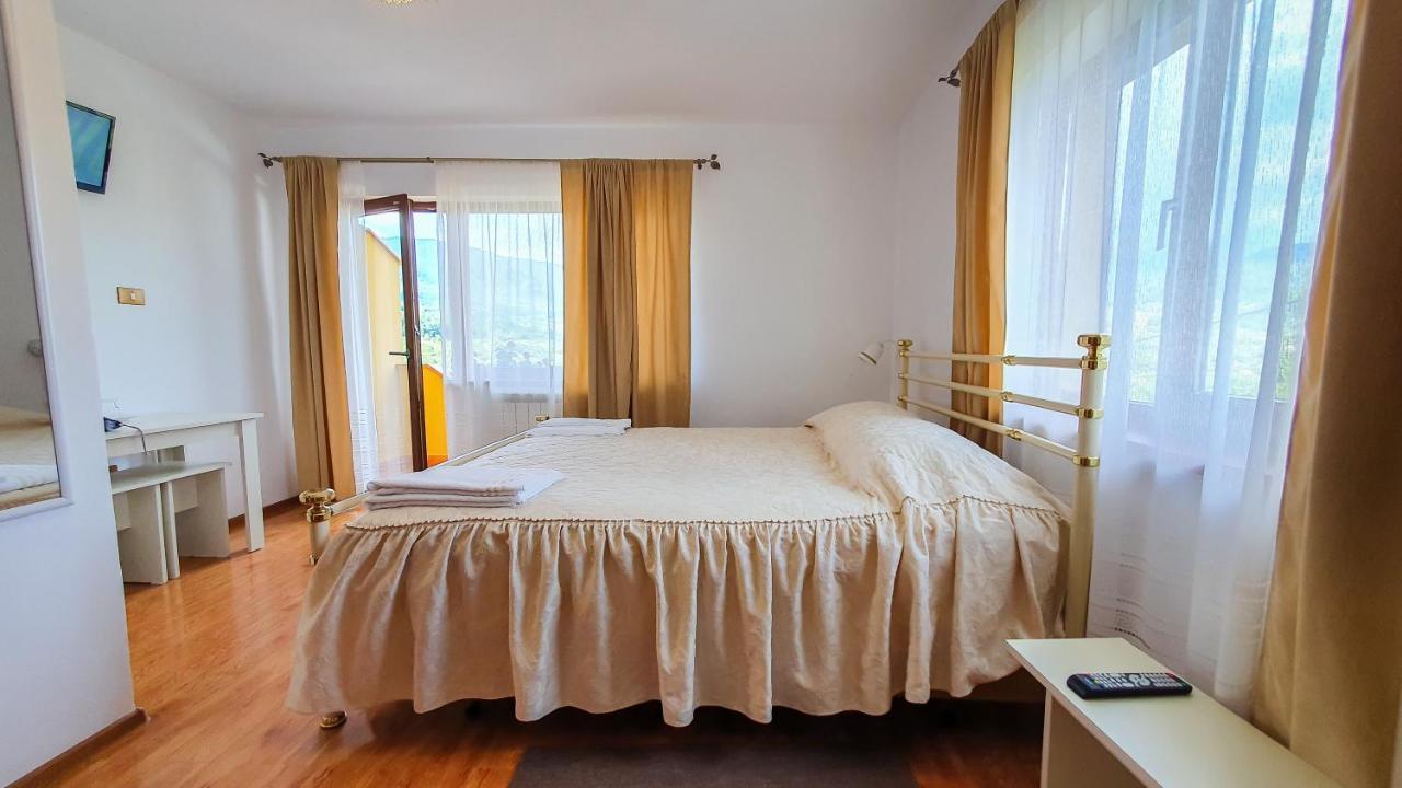 Cameră King cu balcon
