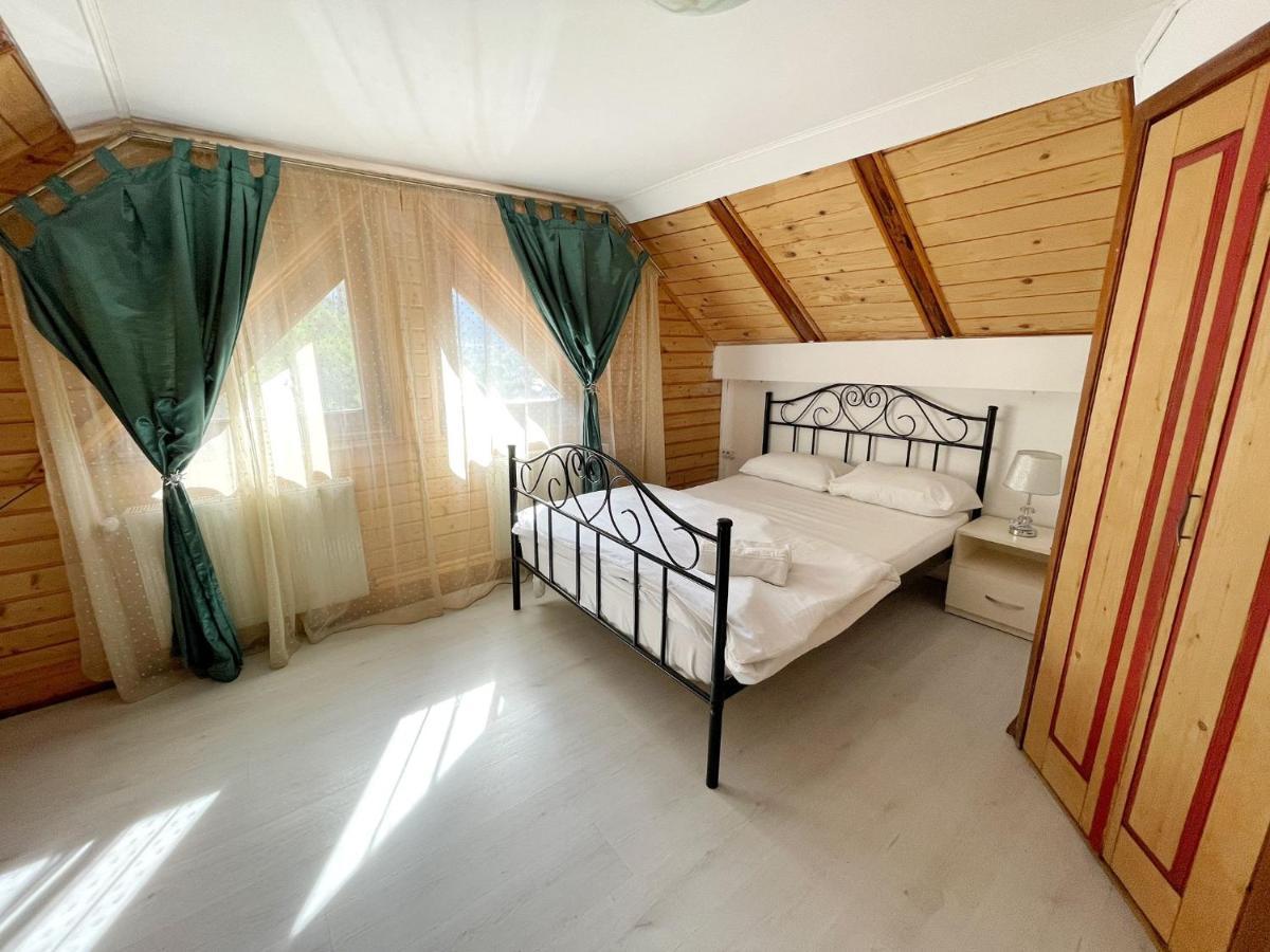 Cameră dublă cu vedere la munte