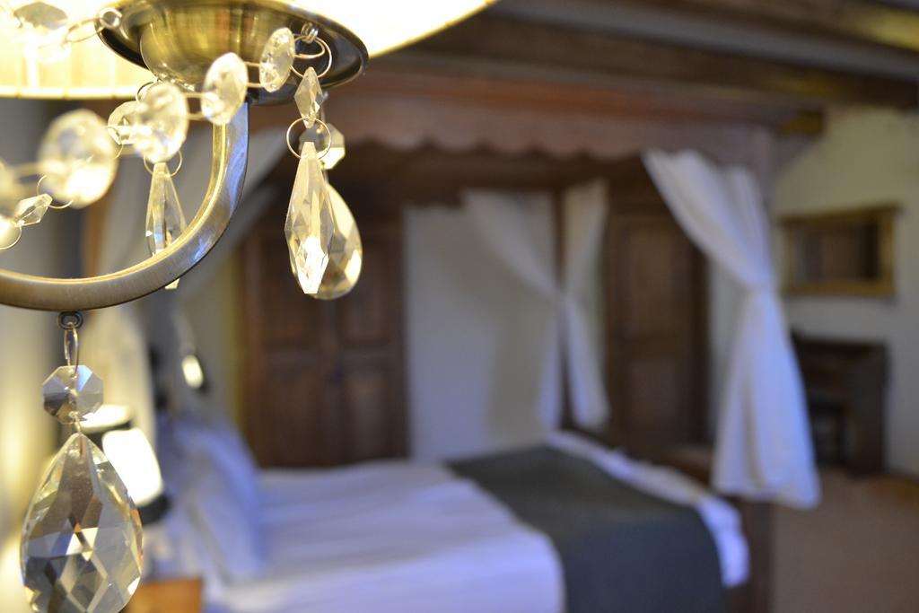 Deluxe Double Room with Canopy Bed,126079854:JPEG