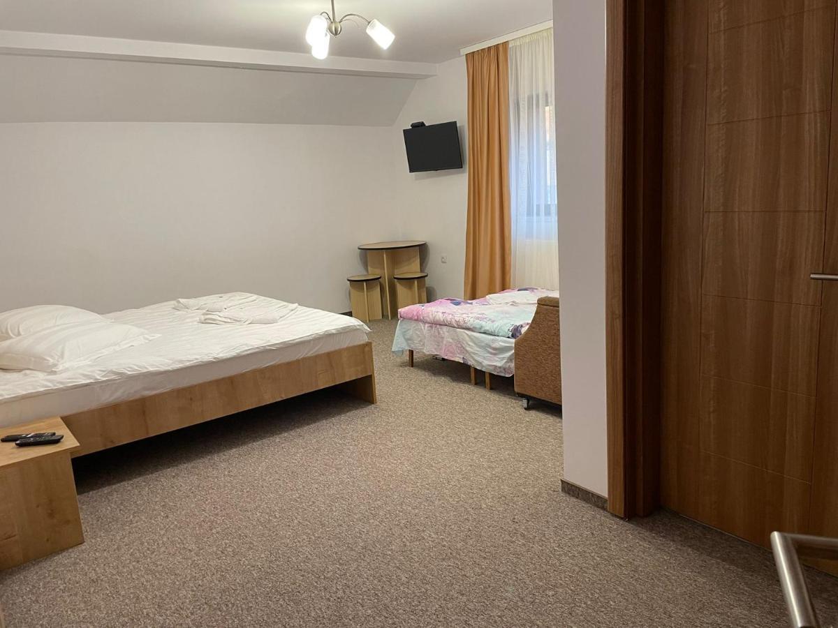 Family Room,1311420328:JPEG