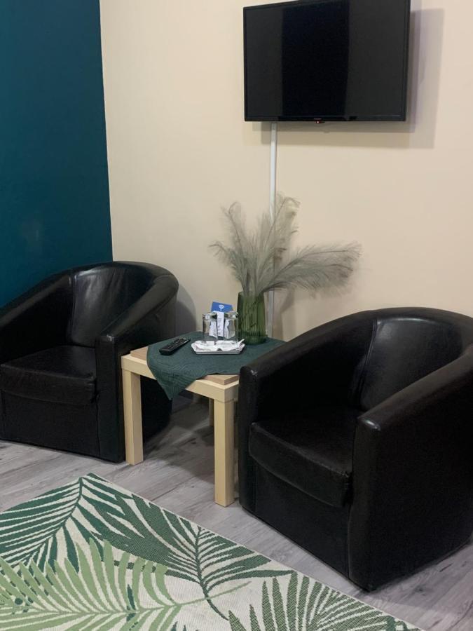 Apartment With Shared Bathroom,1327311641:JPEG