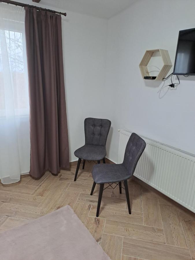 Family Room,1328151221:JPEG