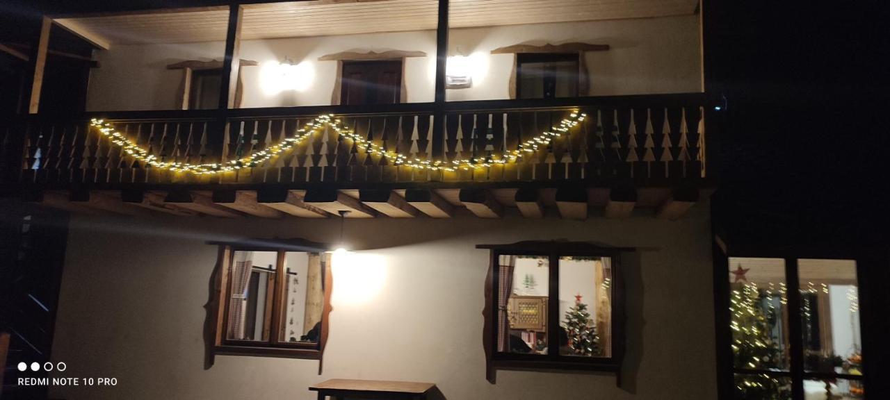 Cameră dublă sau twin Deluxe cu balcon.