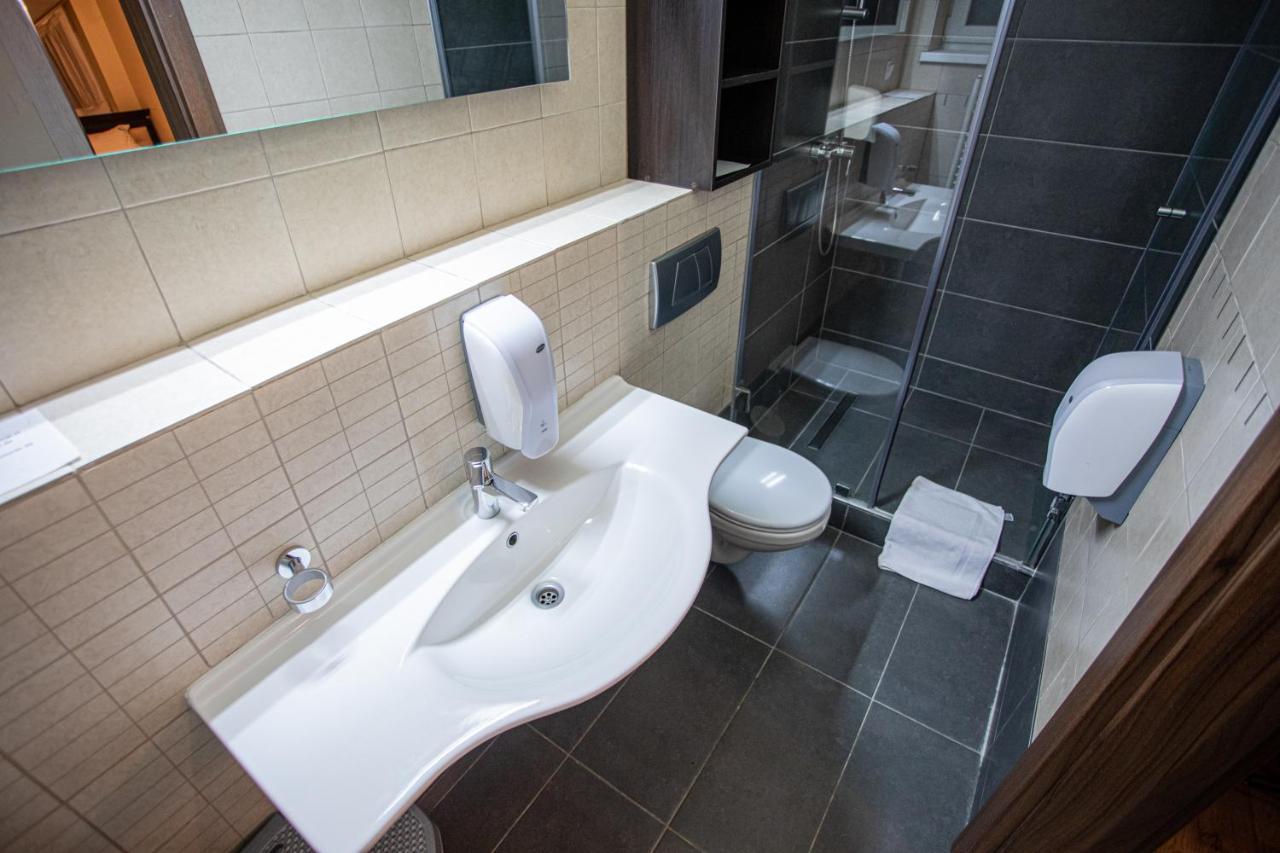 Family Room with Bathroom,1355317466:JPEG