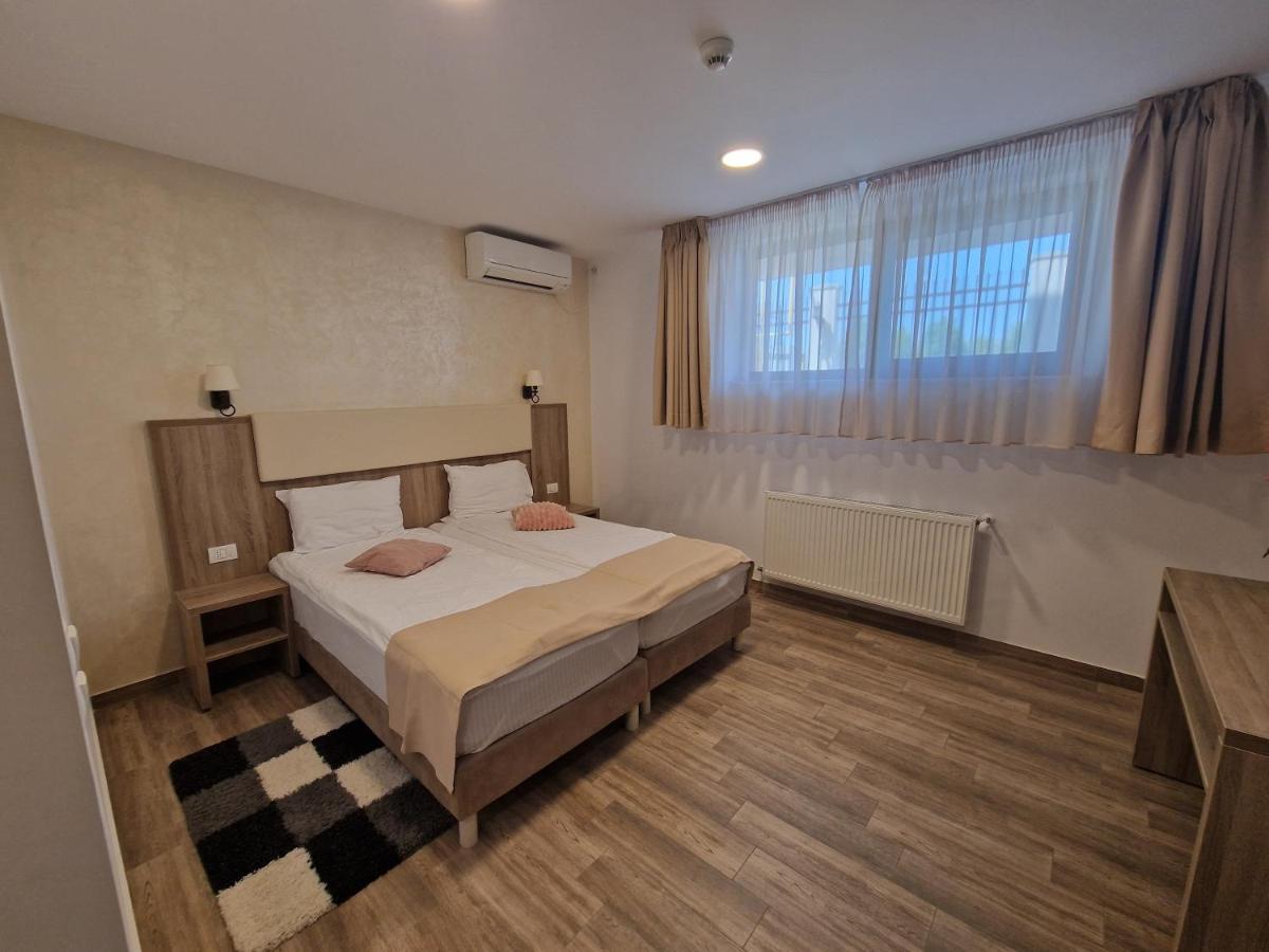 Twin Room - Semi-Basement,1403179562:JPEG