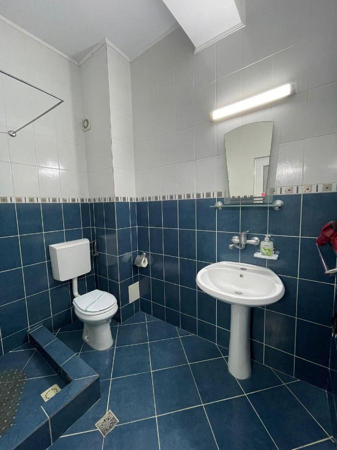 Cameră triplă cu balcon