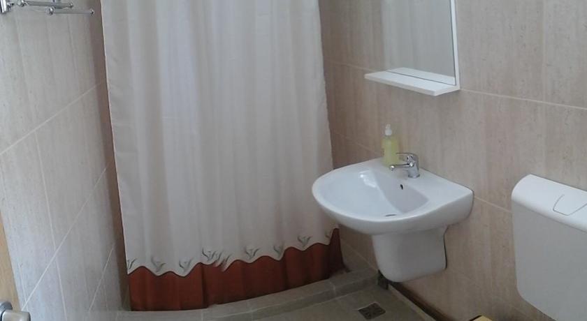 Cameră dublă cu baie privată