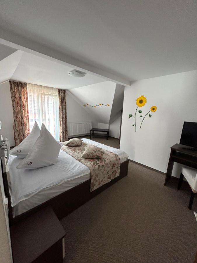 Family Room,1417083606:JPEG
