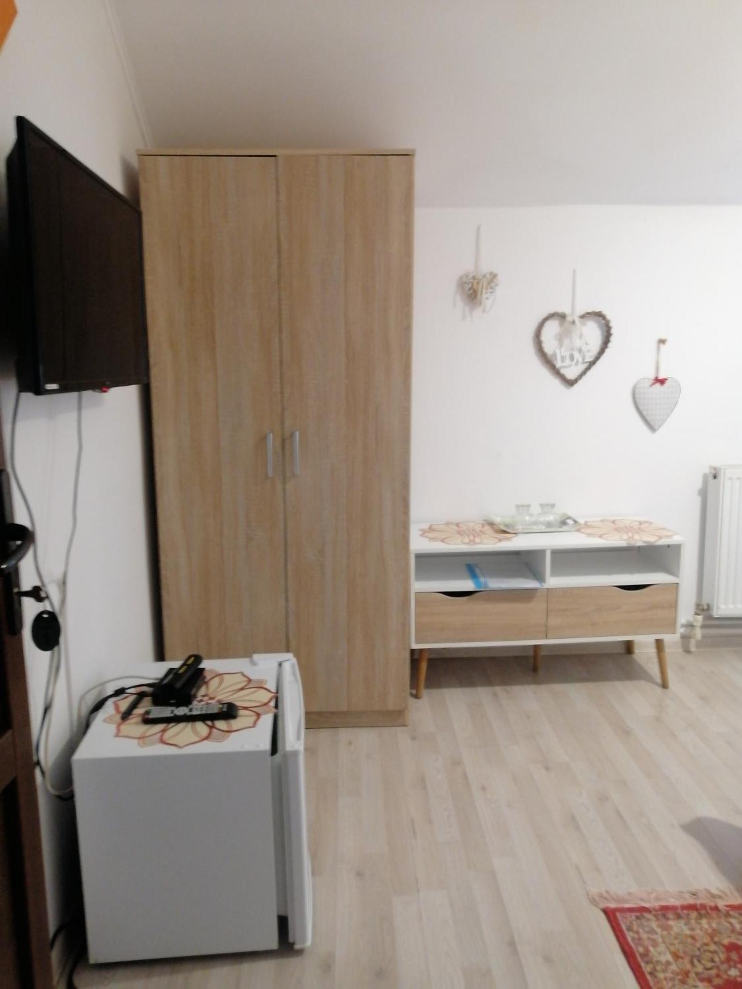 Single Room with Bathroom,1499141098:JPEG