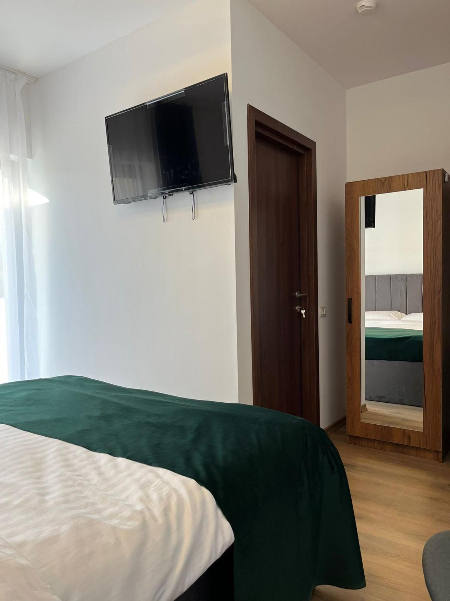 Double Room with Mountain View,1534641202:JPEG