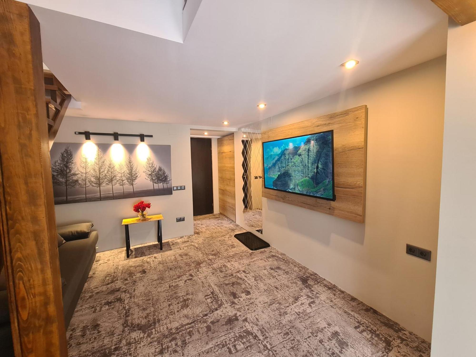 Suite with Mountain View,1556905696:JPEG