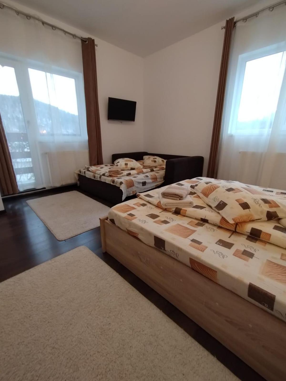 Family Room with Balcony,1572963563:JPEG