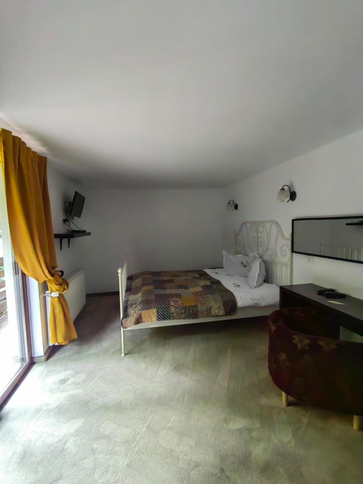 Suită Junior cu vedere la munte