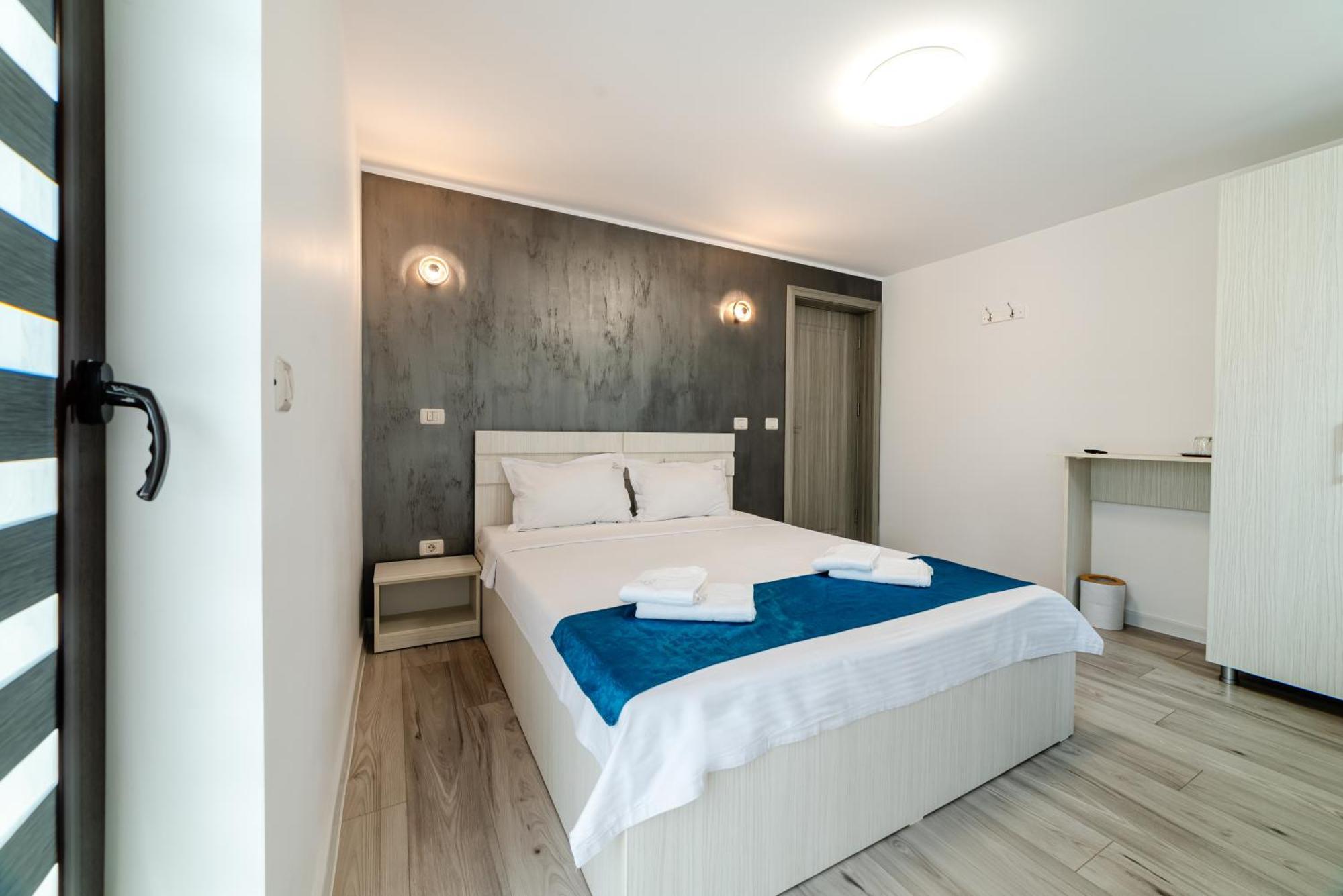 Two-Bedroom Suite,1596251137:JPEG