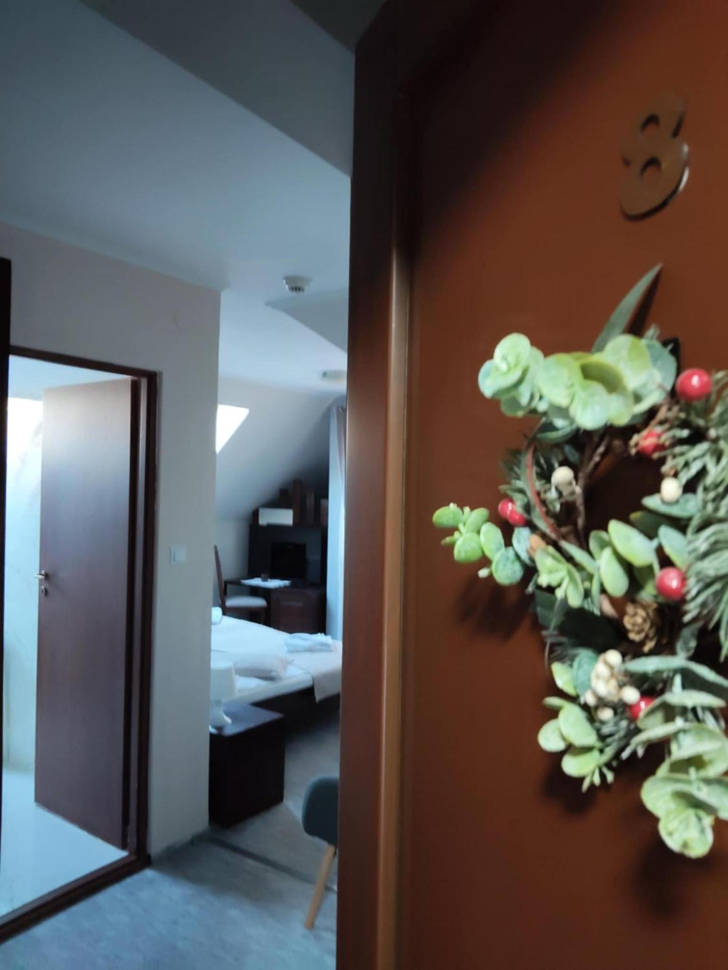 Standard Family Room,1644420529:JPEG