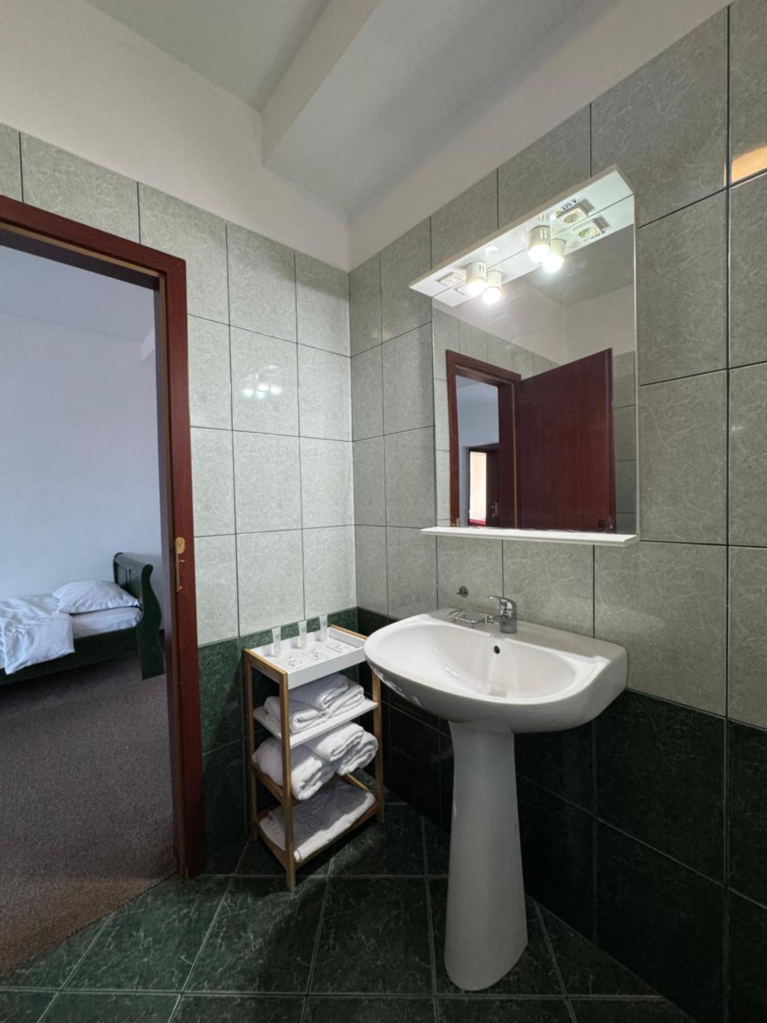 Triple Room,1644437490:JPEG