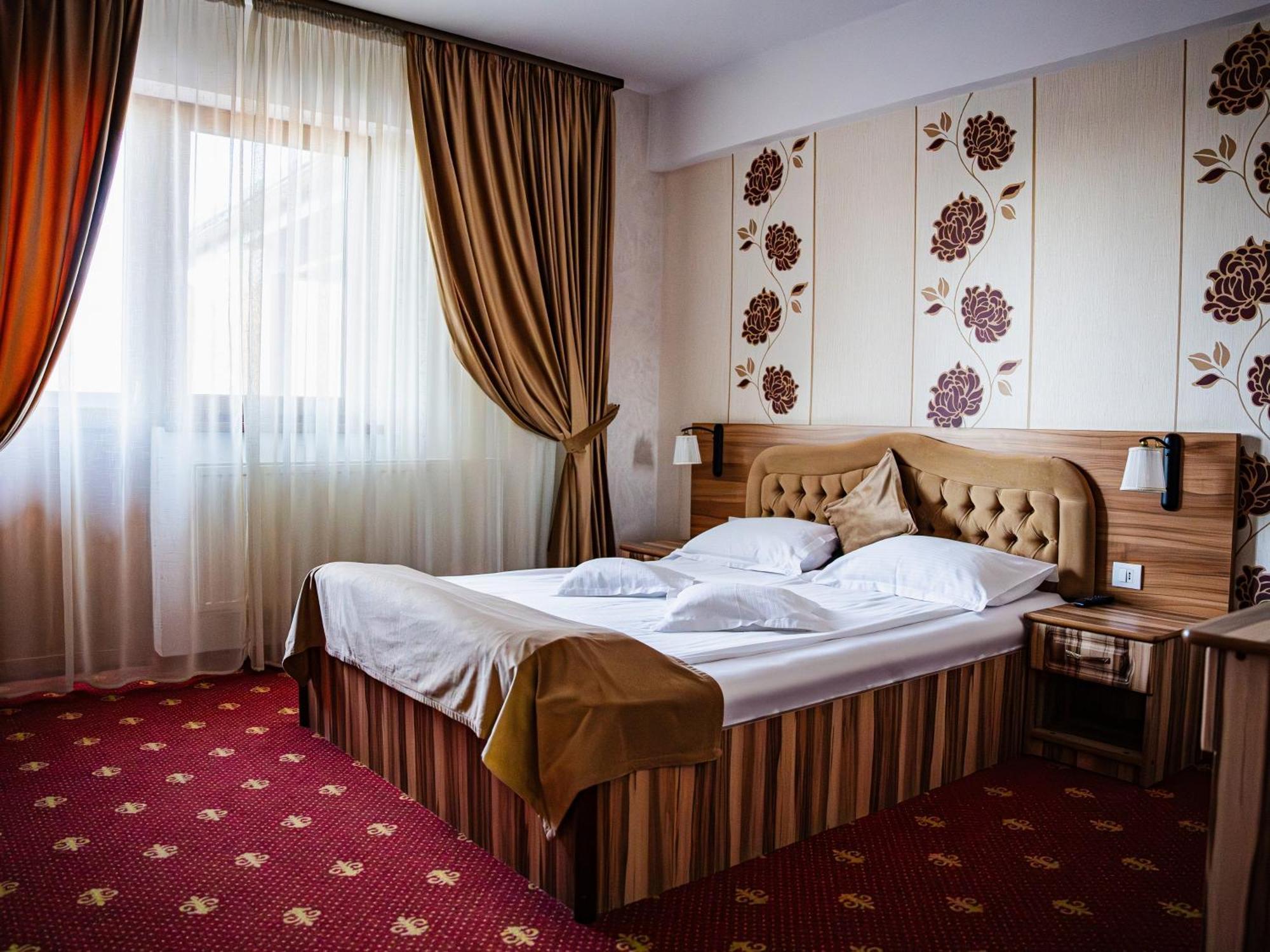 Cameră triplă