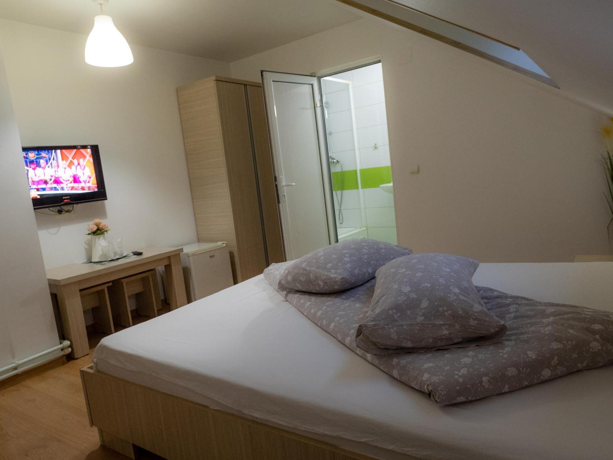 Double Room,1694534096:JPEG