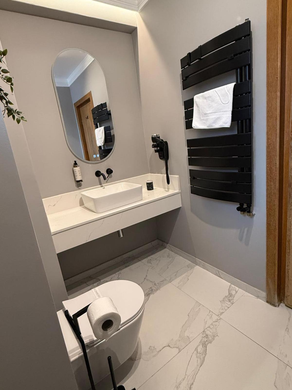 Suite,1697891812:JPEG