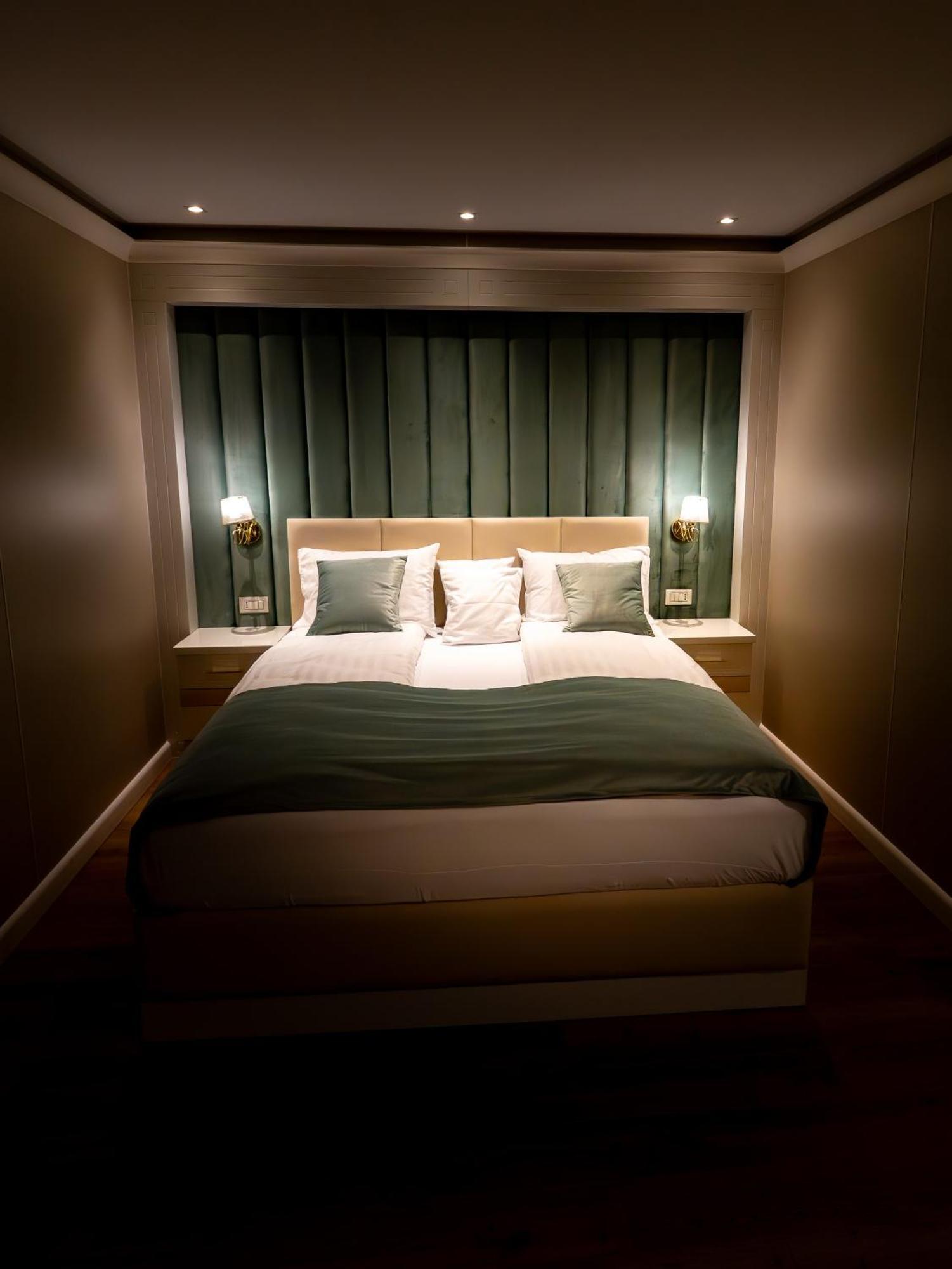 Deluxe Double Room with Balcony,1699016664:JPEG