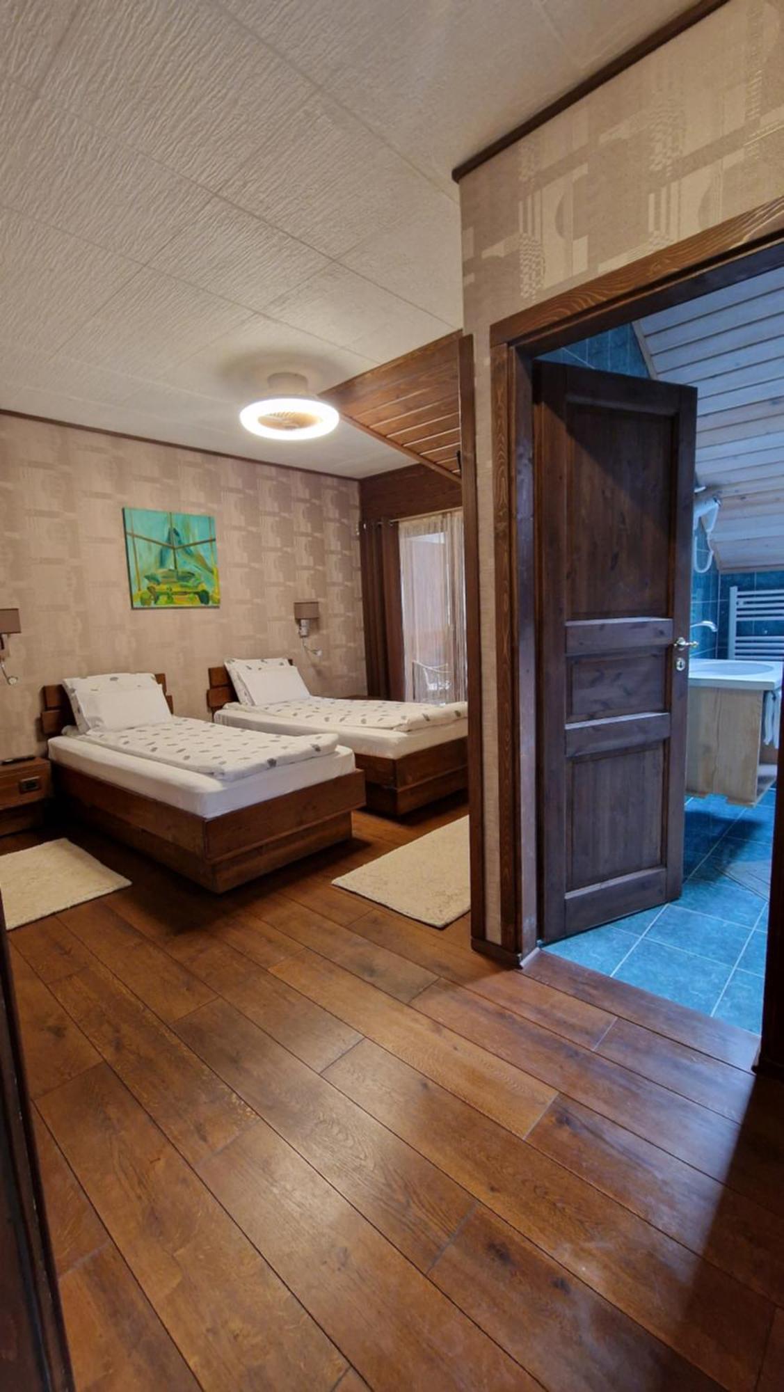 Twin Room,1742783209:JPEG