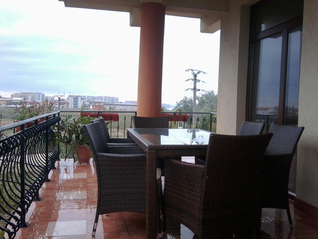Cameră cvadruplă cu balcon