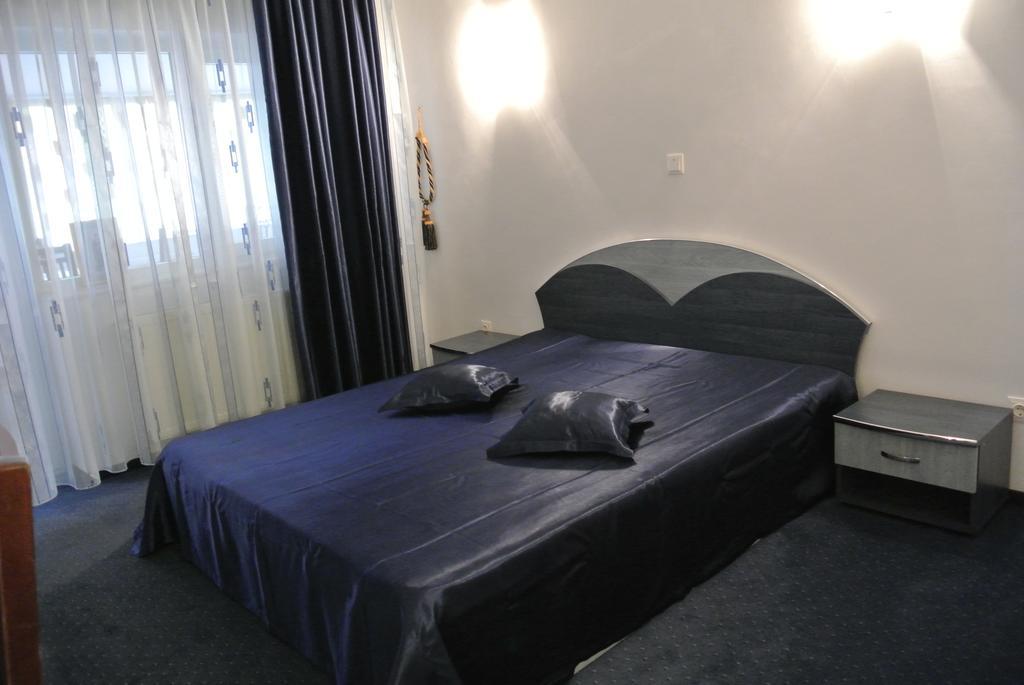Family Double Room,319228161:JPEG