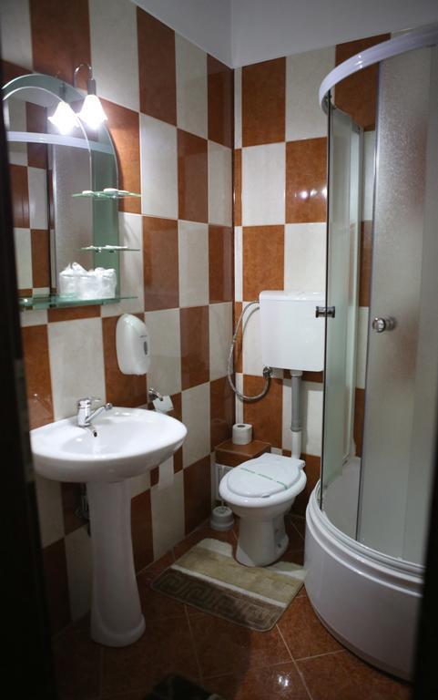 Twin Room with Bathroom,329745388:JPEG