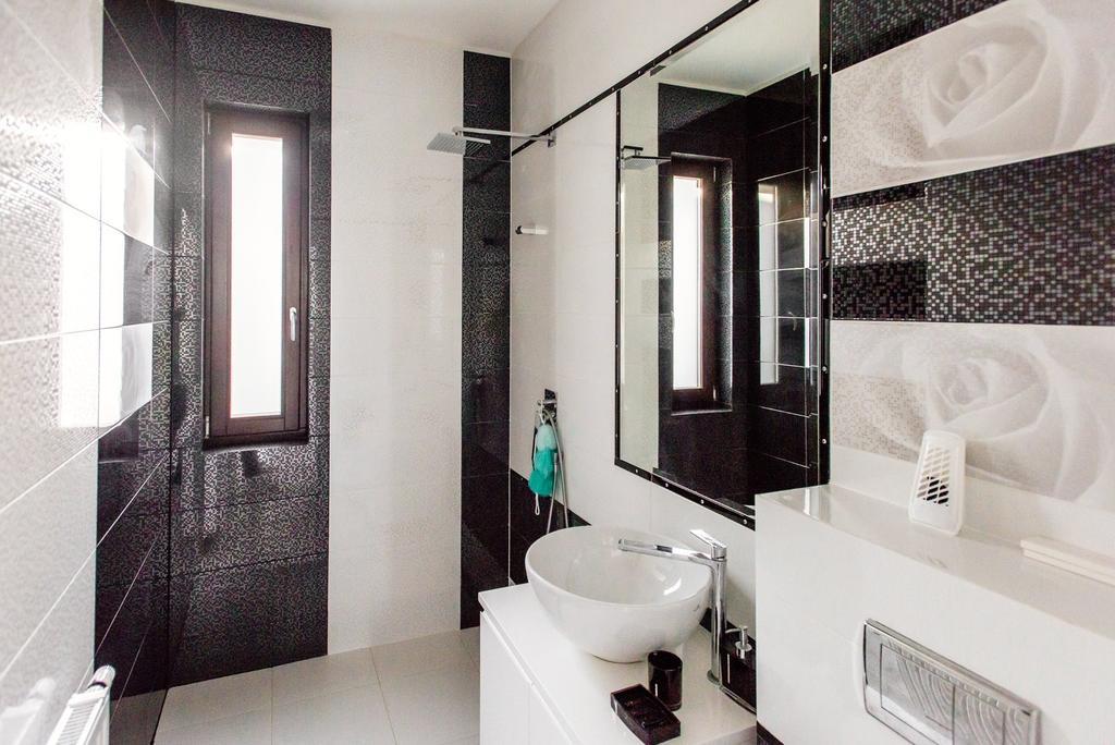 Small Double Room,329439385:JPEG