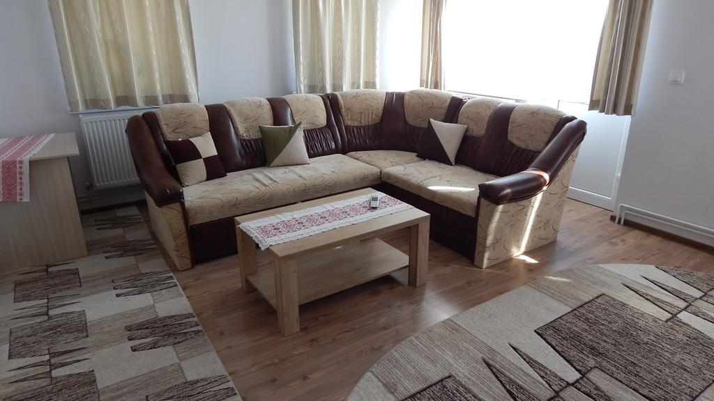 One-Bedroom Apartment,446837634:JPEG