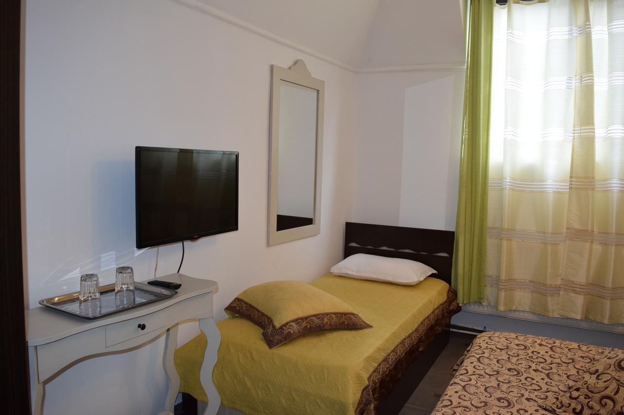 Family Room with Private Bathroom,655903128:JPEG