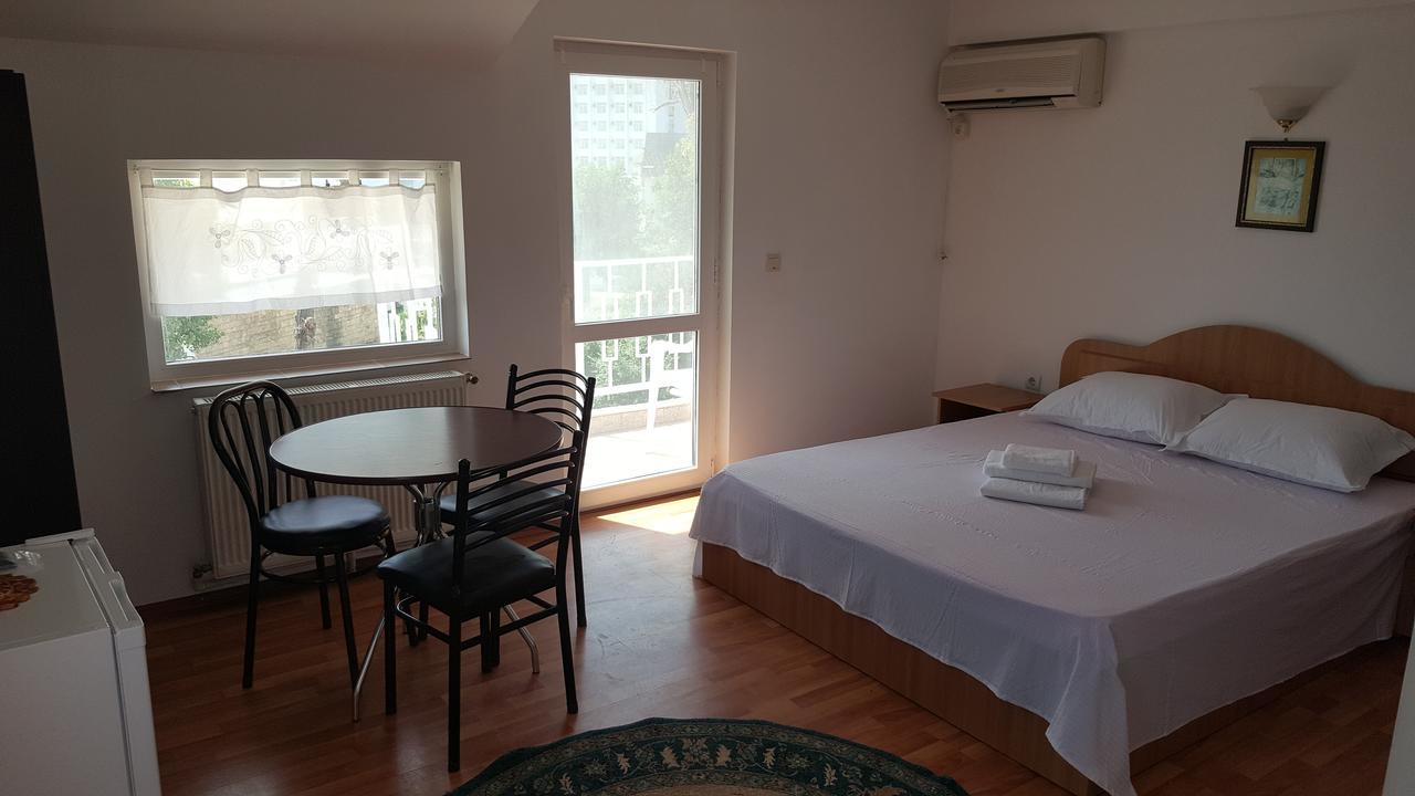 Apartment - Split Level,1006690630:JPEG