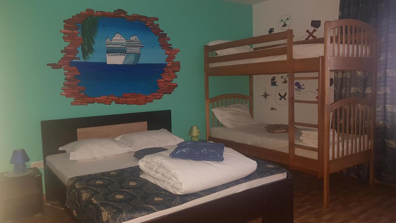 Cameră de familie cu baie privată externă.