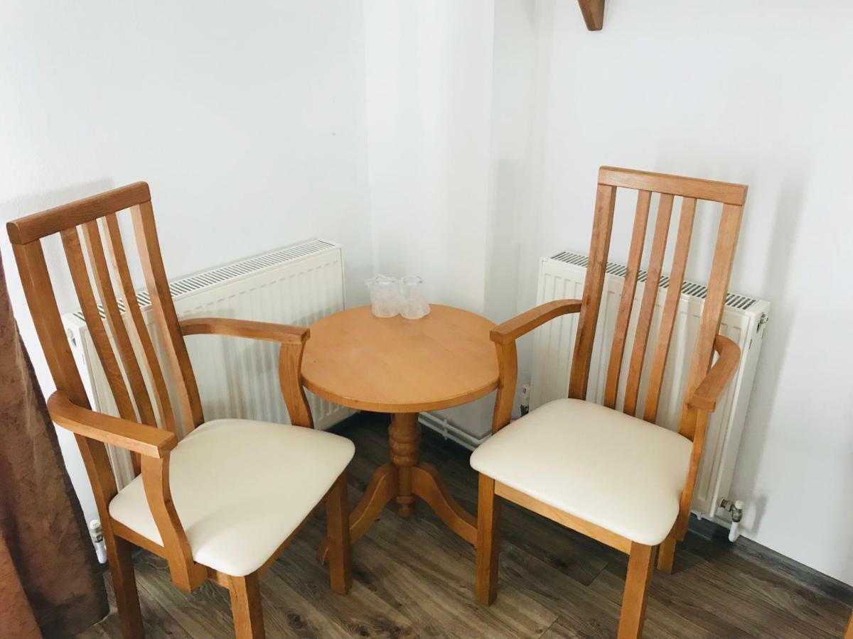 Cameră de familie, cu cadă