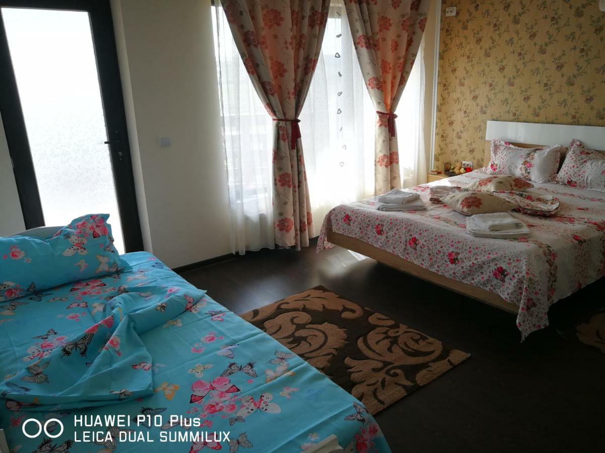 Cameră triplă cu balcon