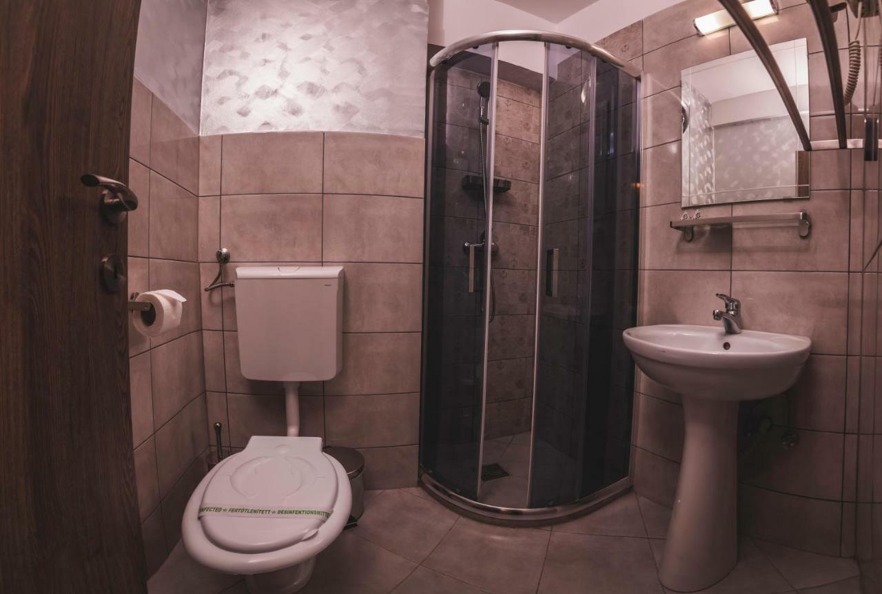 Deluxe Double Room,829295057:JPEG