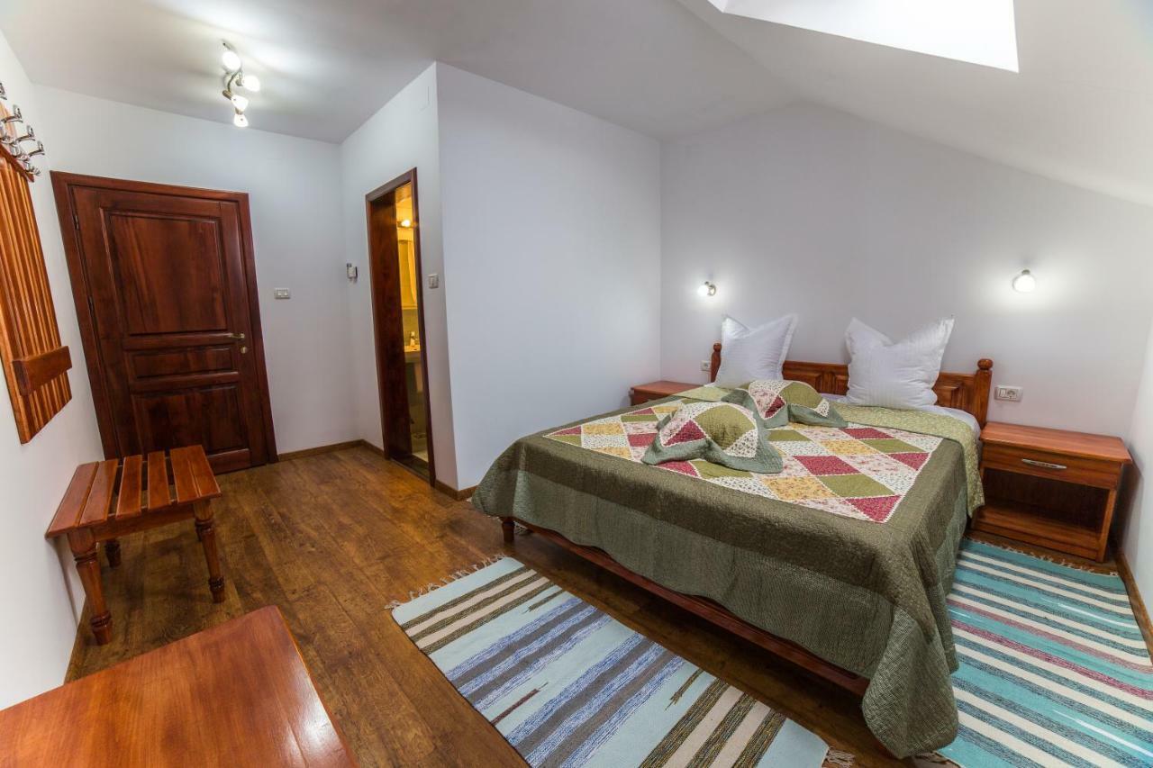 Cameră dublă cu baie privată