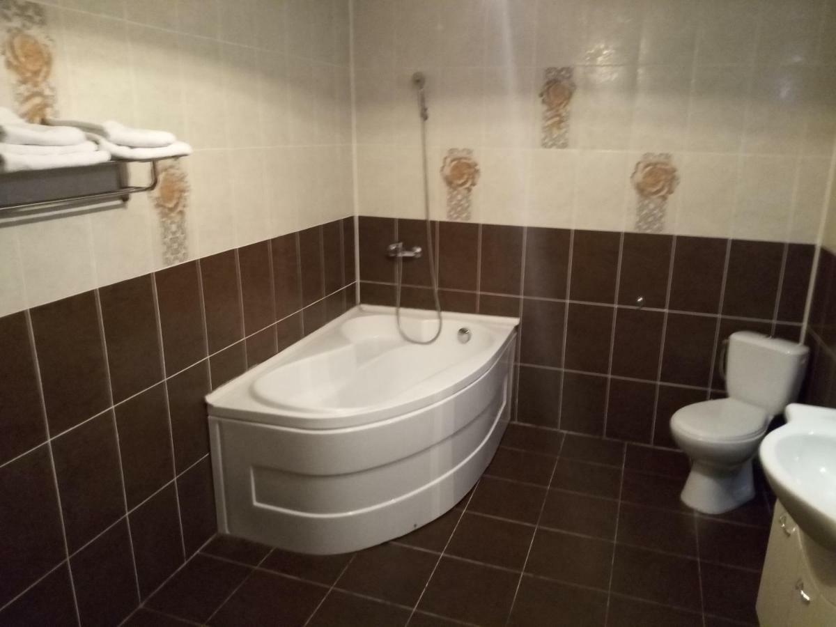 Cameră cvadruplă cu cadă