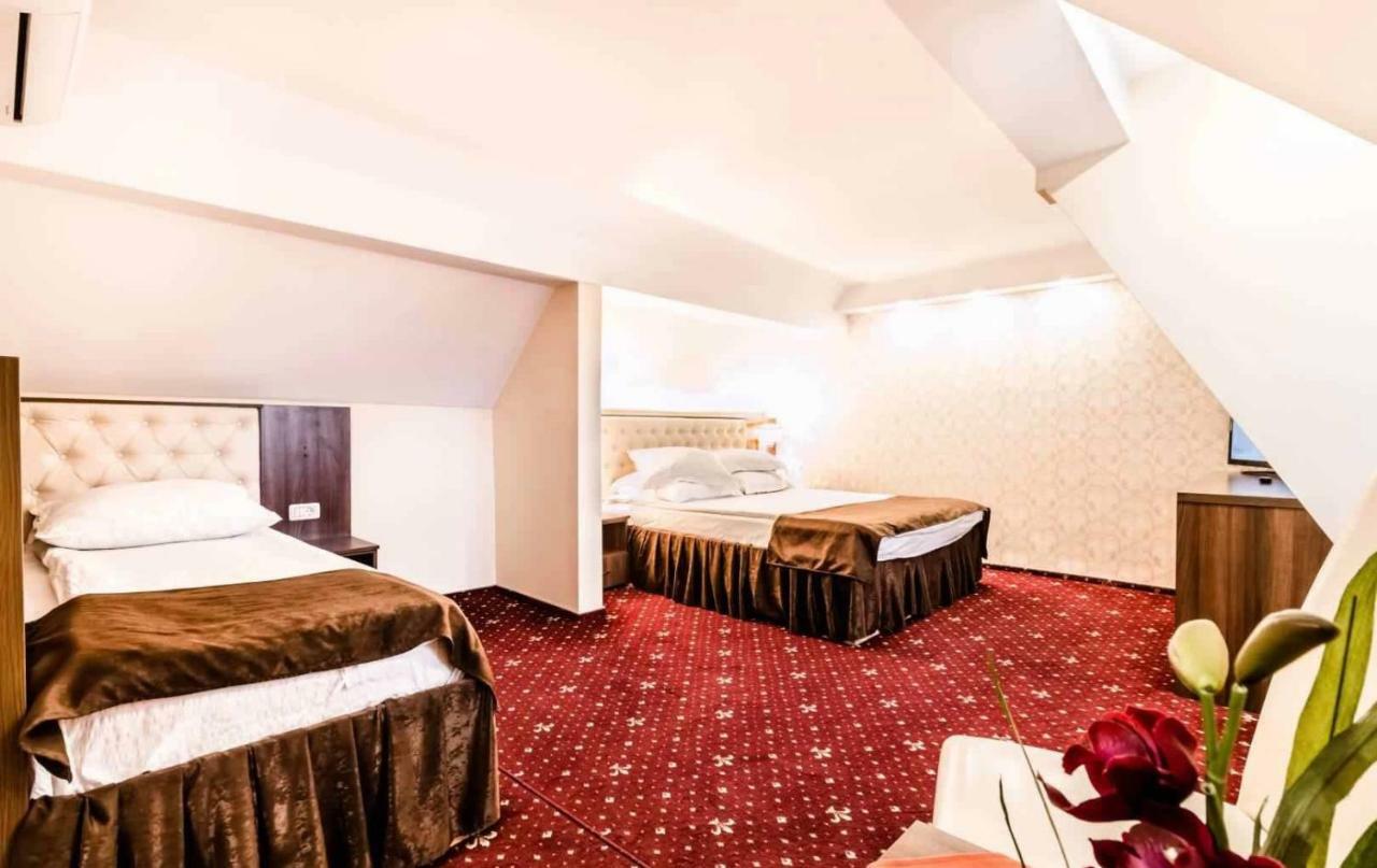 Cameră triplă de lux