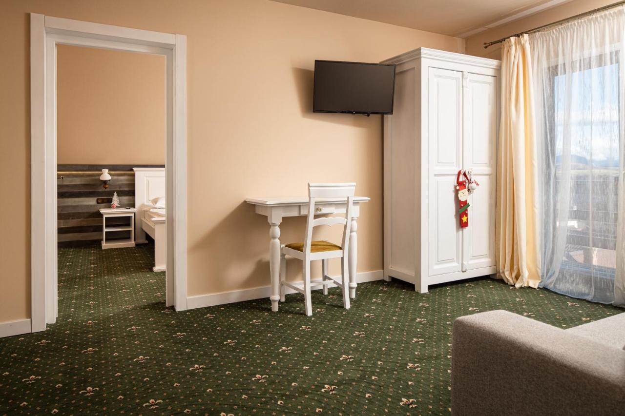 Apartment with Mountain View,943365697:JPEG