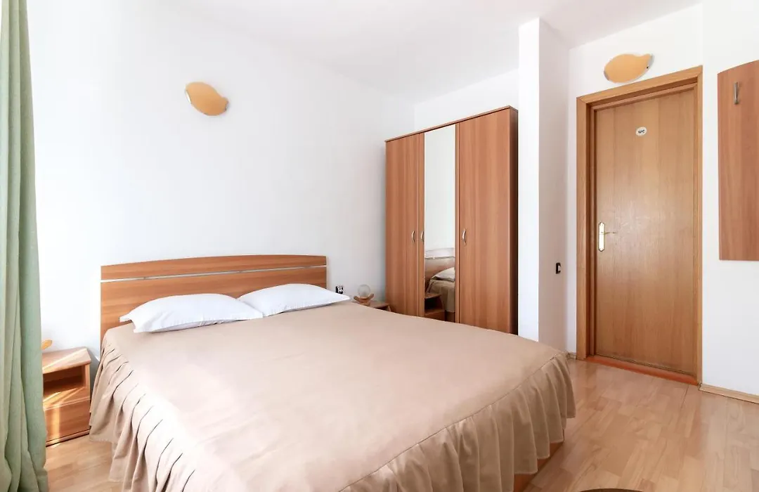 Casa Din Noua-1