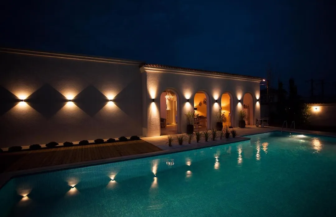 Elia Vama Veche (Adults Only)-1